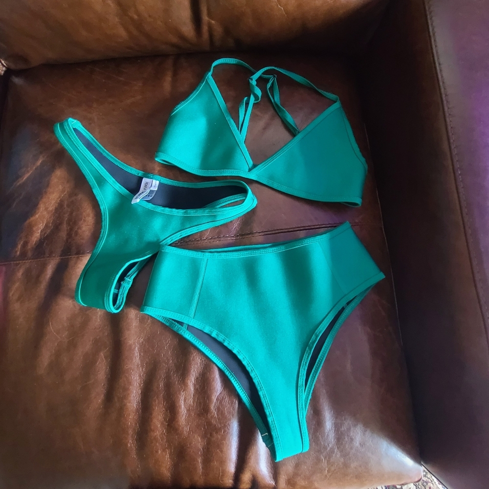 Hoaka Swimwear Emerald Green Bikini Set (Top S++ / Hip Bottom S / High-Waist XS)